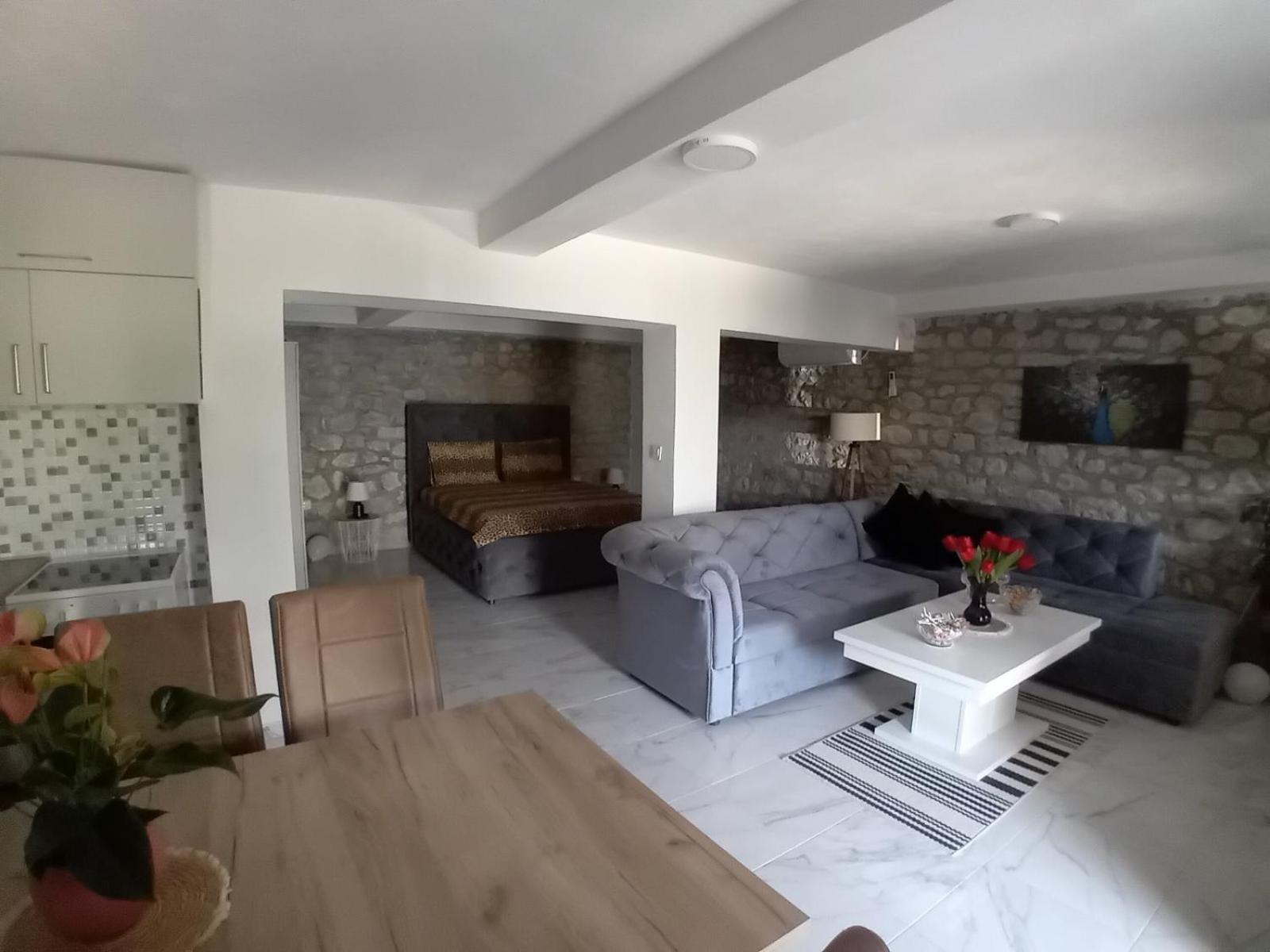 Apartmani Dumezic Bar Bilik gambar