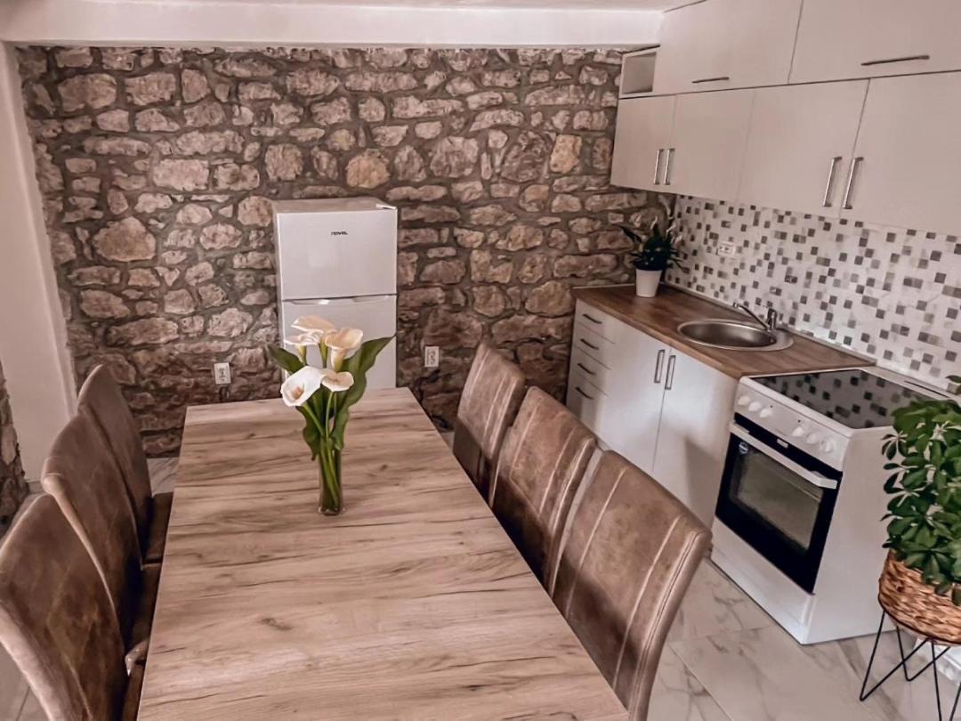 Apartmani Dumezic Bar Bilik gambar