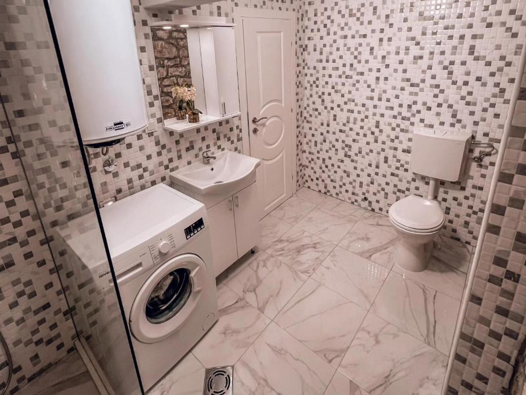 Apartmani Dumezic Bar Bilik gambar