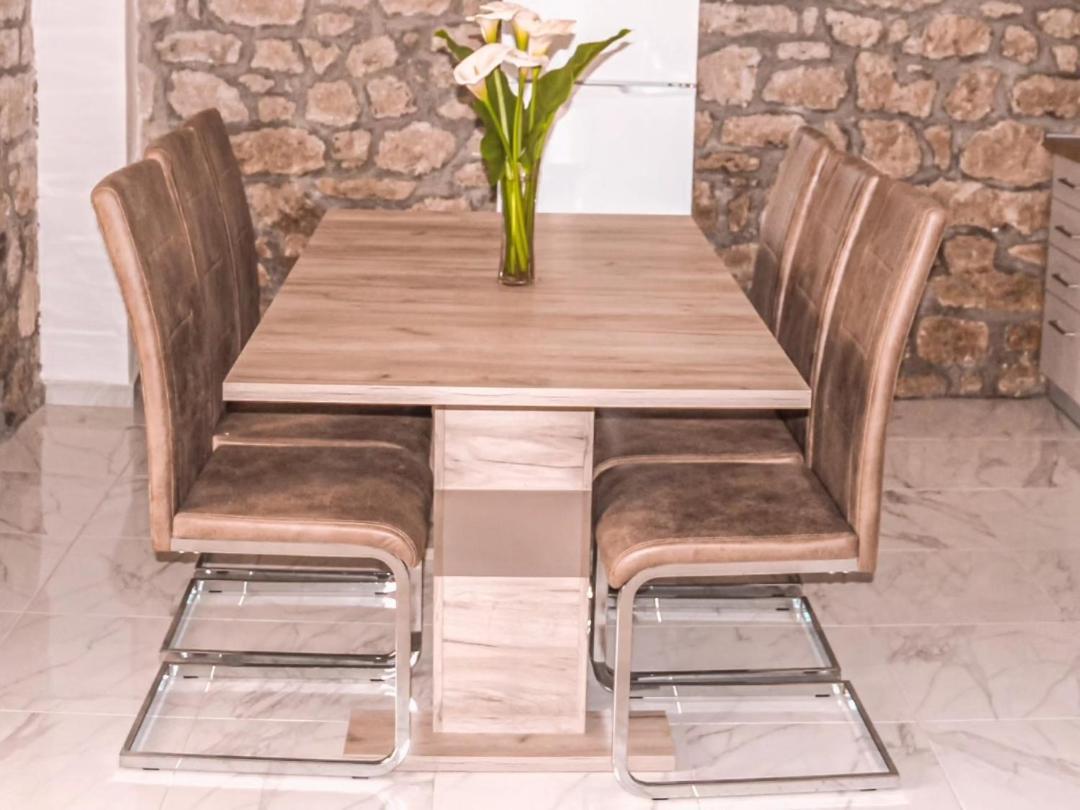 Apartmani Dumezic Bar Bilik gambar
