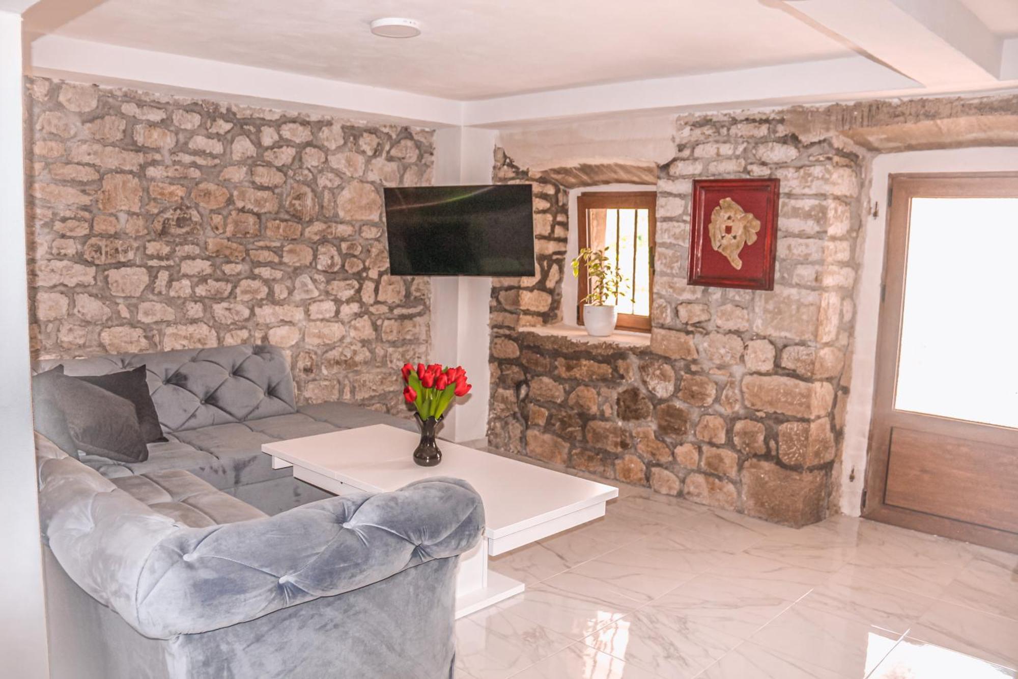 Apartmani Dumezic Bar Bilik gambar