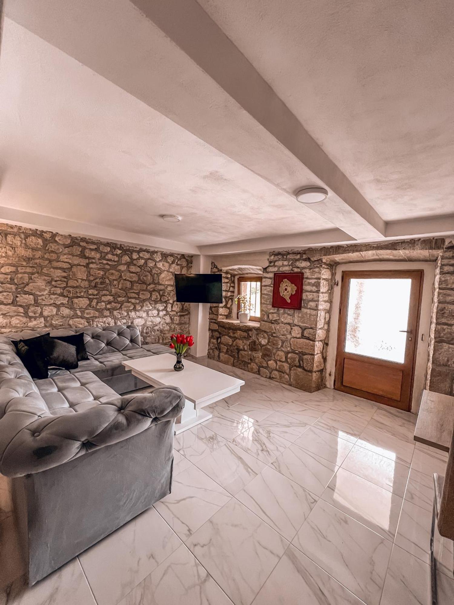 Apartmani Dumezic Bar Bilik gambar
